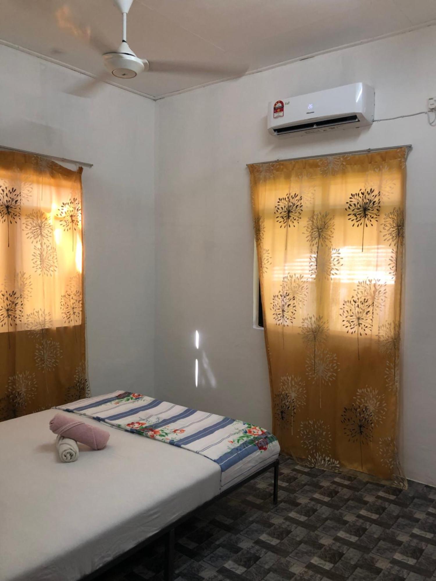 Homestay Idaman B B With 2 Room Aircond 2 Quen Bed And Not Sharing Room -Privacy 瓜拉丁加奴 外观 照片